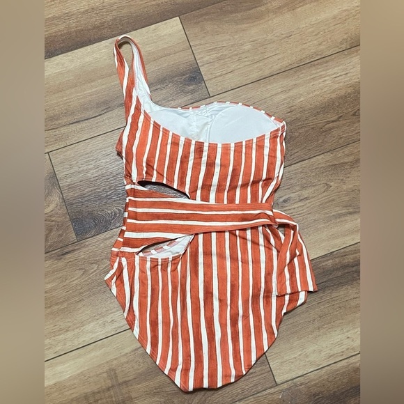 Vince Camuto EUC PAPAYA One Shoulder Wrap One-Piece Swimsuit size 12 - Picture 5 of 8